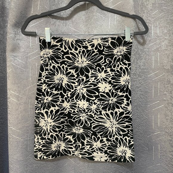 XXI Black & White B&W Floral Sunflower Stretch Mini Skirt High Waisted - Picture 1 of 3